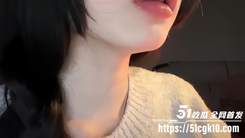 ASMR女神Nana困薯 用黄瓜模拟口交 舌头灵活舔弄 湿润音效直击灵魂 绝对让你欲火焚身！