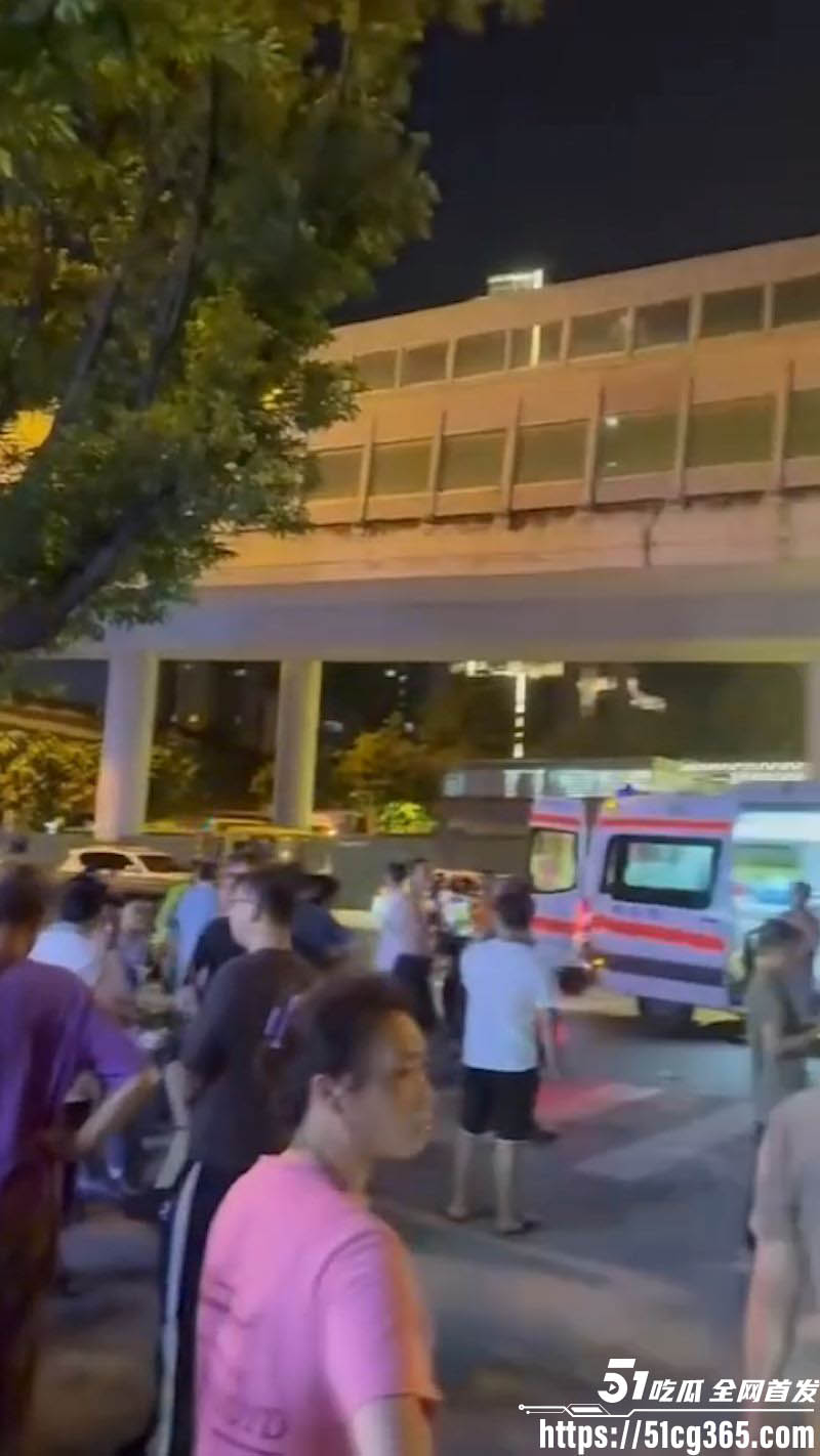 广州海珠区新南路庄头公园北门车祸事件 3