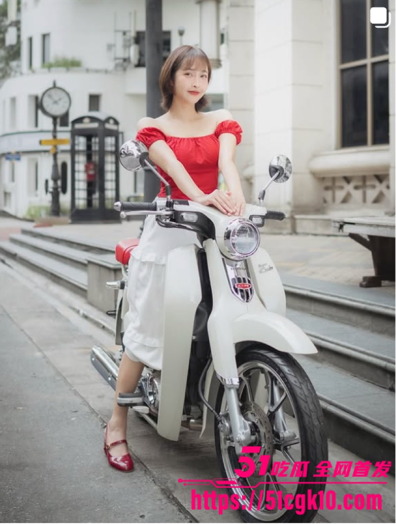 泰国纯欲博主 Deerlong 直播自慰性爱合集 白虎蜜穴道具骑乘 极品熟女淫水四溢高潮不断！