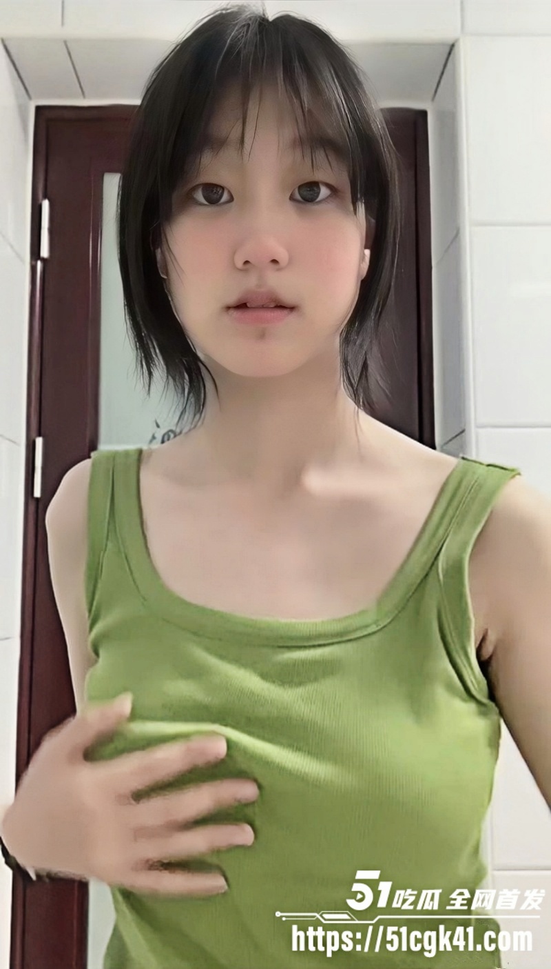 清纯女大高中生 露脸揉奶视频泄露 大胆展示极品美乳 揉捏双峰尽显淫荡本色！