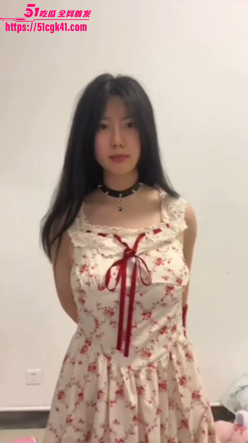 高颜值清纯女神 为取悦金主上演JK制服诱惑 大胆脱衣淫荡自慰 极品巨乳令人垂涎！