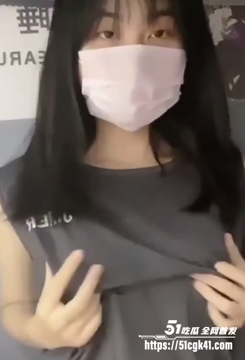 天津清纯学生妹 王思雨 不雅视频流出 为捞金竟拍露出淫片 身材超棒各种揉奶掰穴 指奸自慰堪比网黄！
