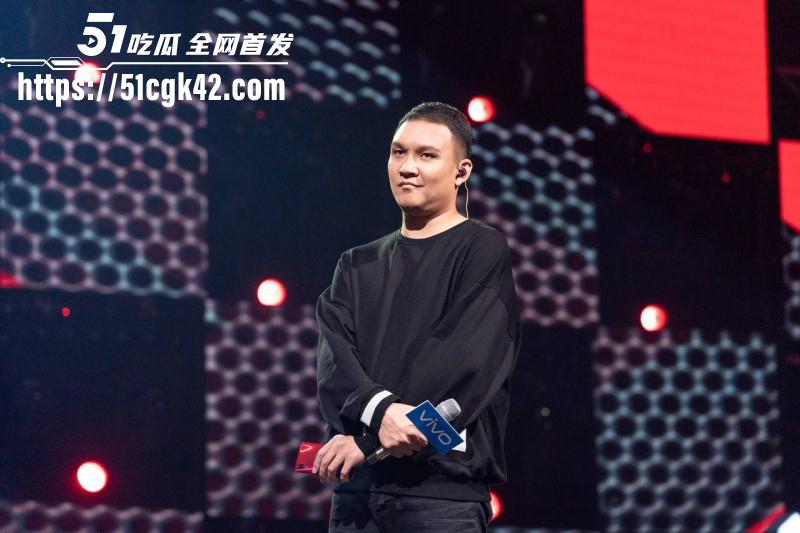 中国有嘻哈总导演车澈与乃万酒店开房04