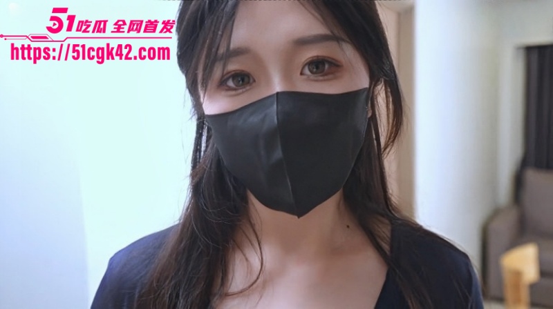 极品人气网黄 桥本香菜 新作 同学的母亲 玉足淫臀蜜穴榨精 穿开档牛仔裤被儿子的同学爆操 ！