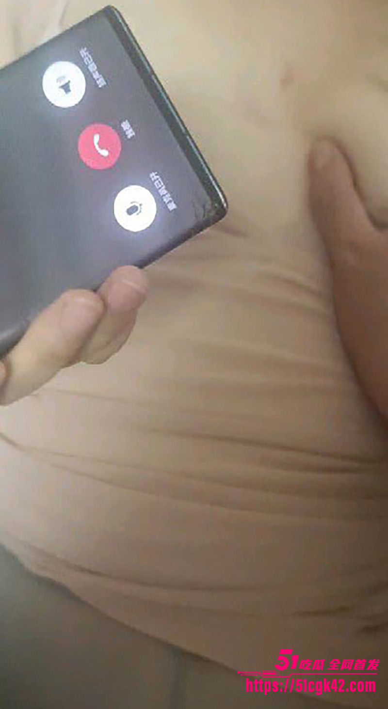海角乱伦大神 强上醉酒的妈妈 北京老哥语音通话 指导我操老妈 刺激到老妈流水很多！