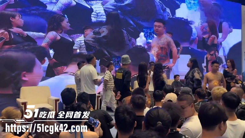 安徽合肥霸都国际纹身展女子骑乘扭胯07