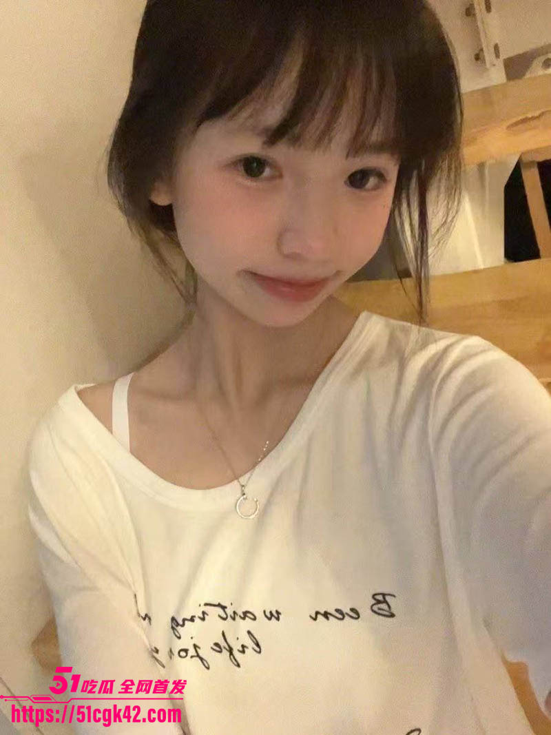 高颜值清纯学妹 徐思洁 约炮视频流出 三点粉嫩勾魂夺魄 做爱时为寻求刺激找人语音通话 简直骚到没边！