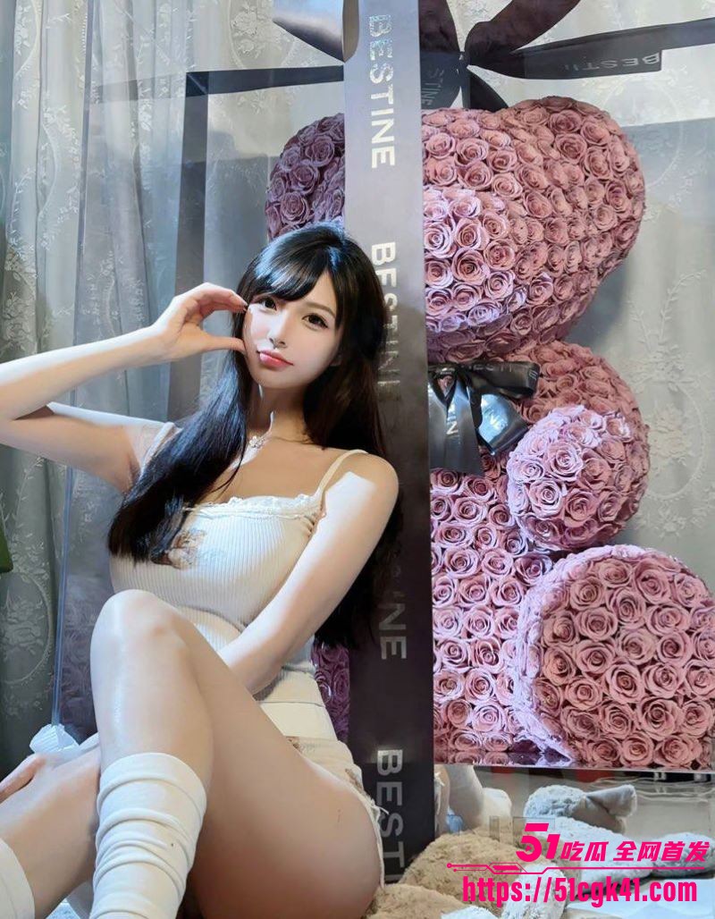 极品高颜值反差御姐自拍视频流出 双指狂抠嫩骚穴 喷水高潮淫水拉丝 诱惑到爆！