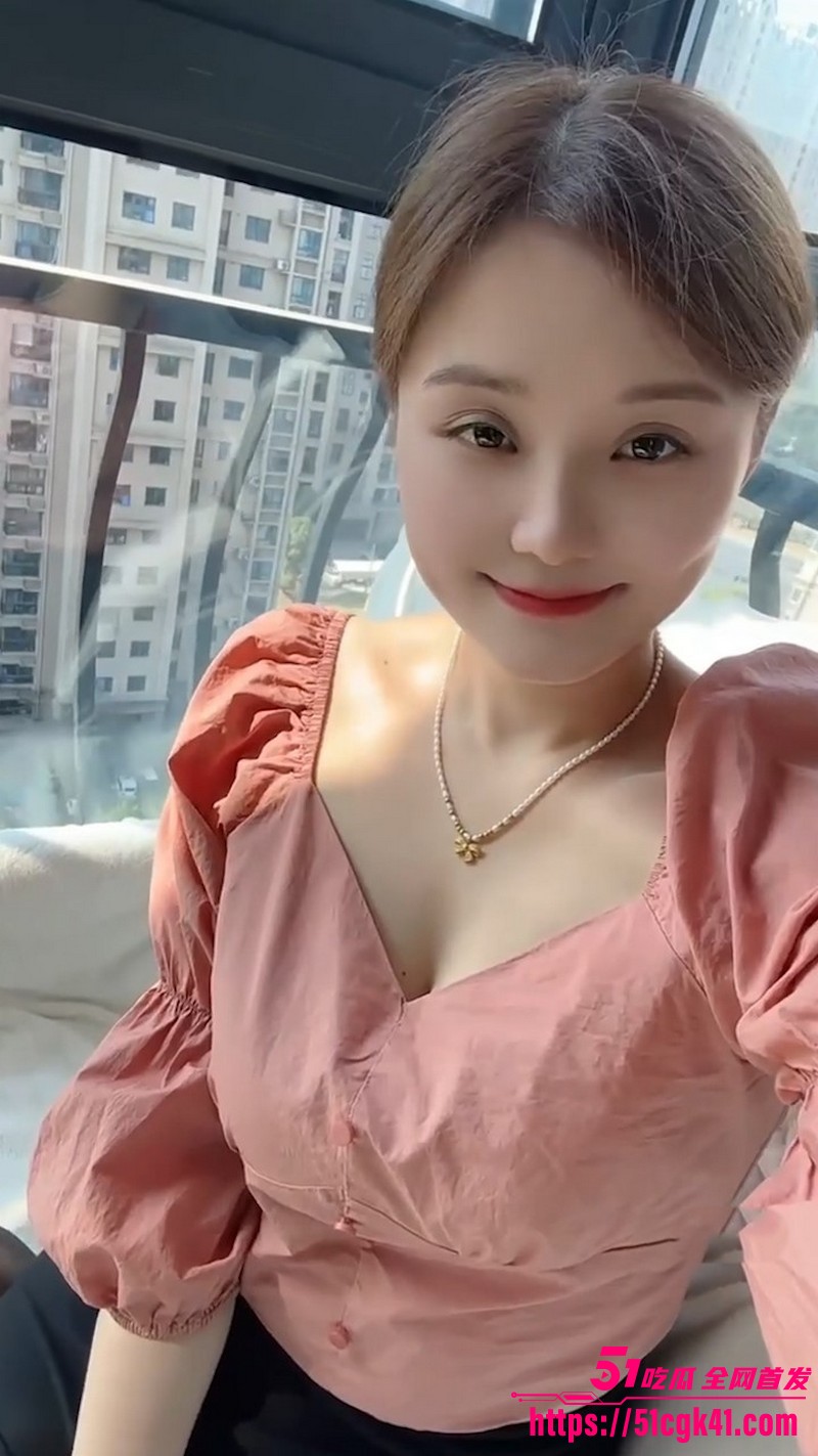 快手宝妈留守美少妇居家卖骚 2
