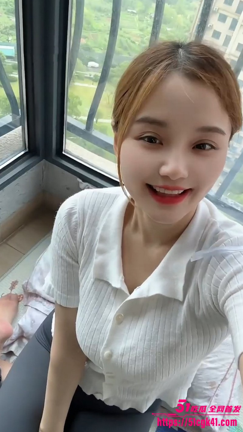 快手宝妈 留守美少妇 居家卖骚 一对一巨乳言语挑逗 丝袜翘臀撩大哥撸管 淫荡尺度硬爆屏幕！