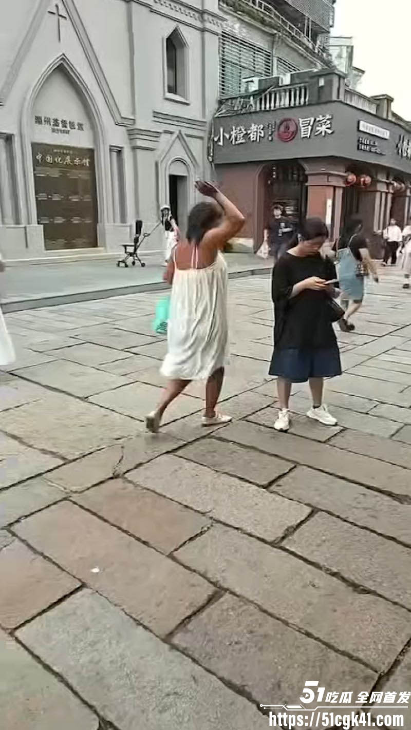 衣裳街街头猎奇事件刷屏 5