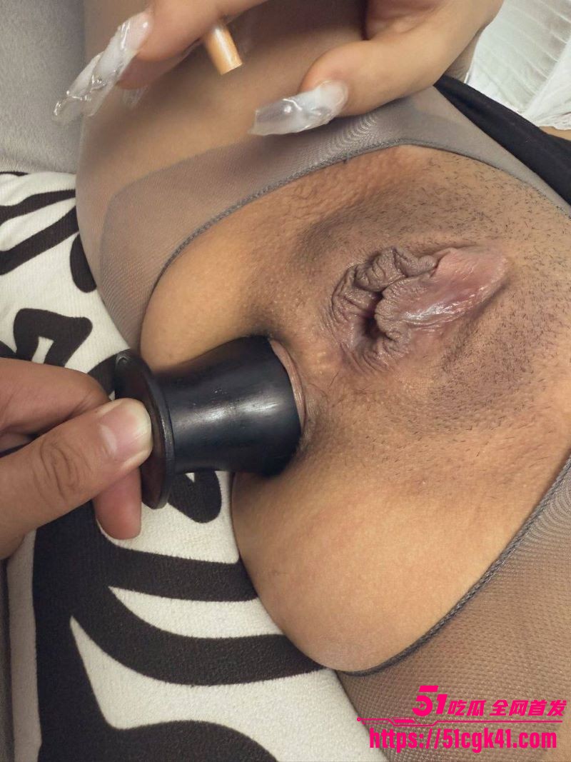 重口调教母狗三洞齐开 4