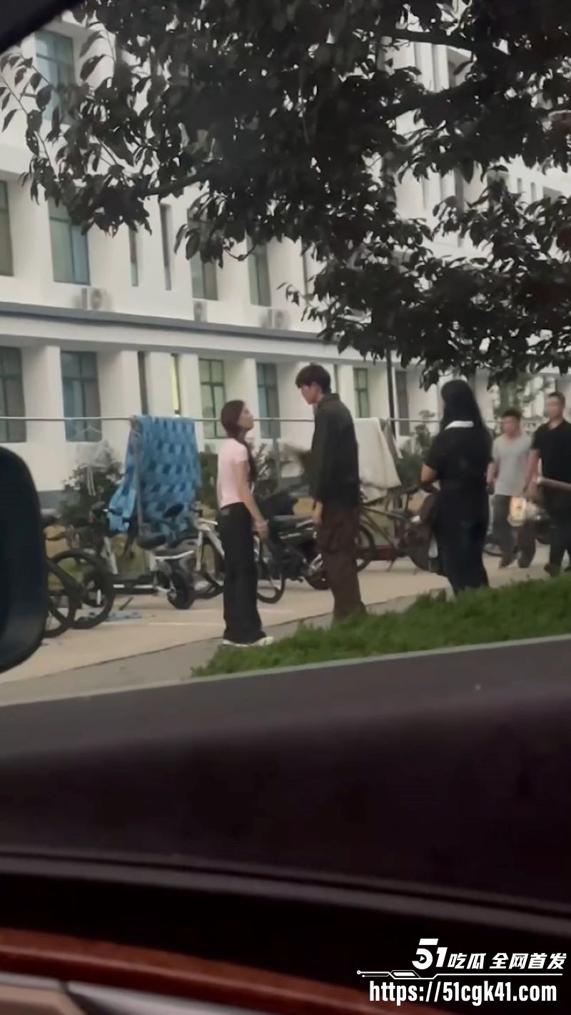 山东外事职业大学张宇泽脚踏两船大戏 3