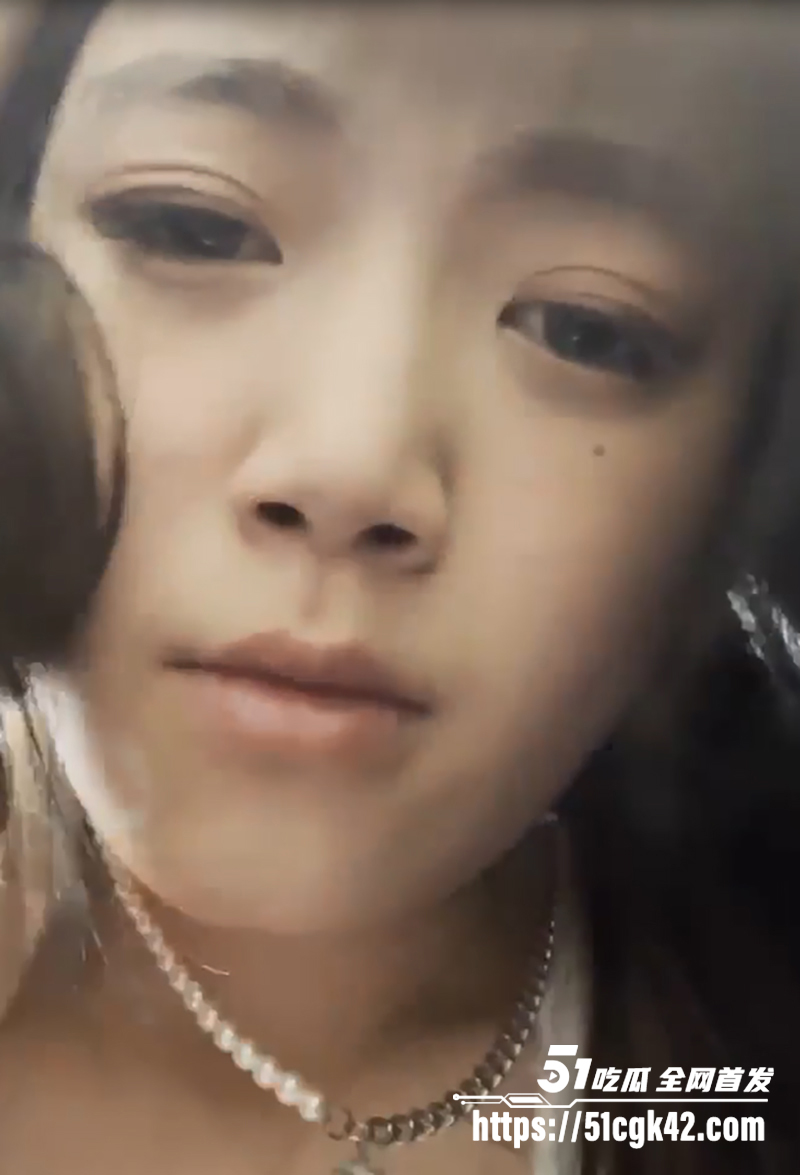 反差极品女高不雅视频流出 6 拷贝