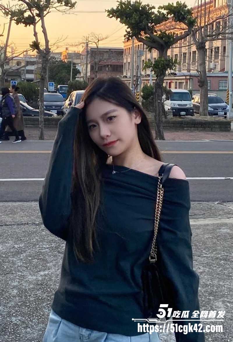 抖音网美黄小唐不雅视频流出 4 拷贝