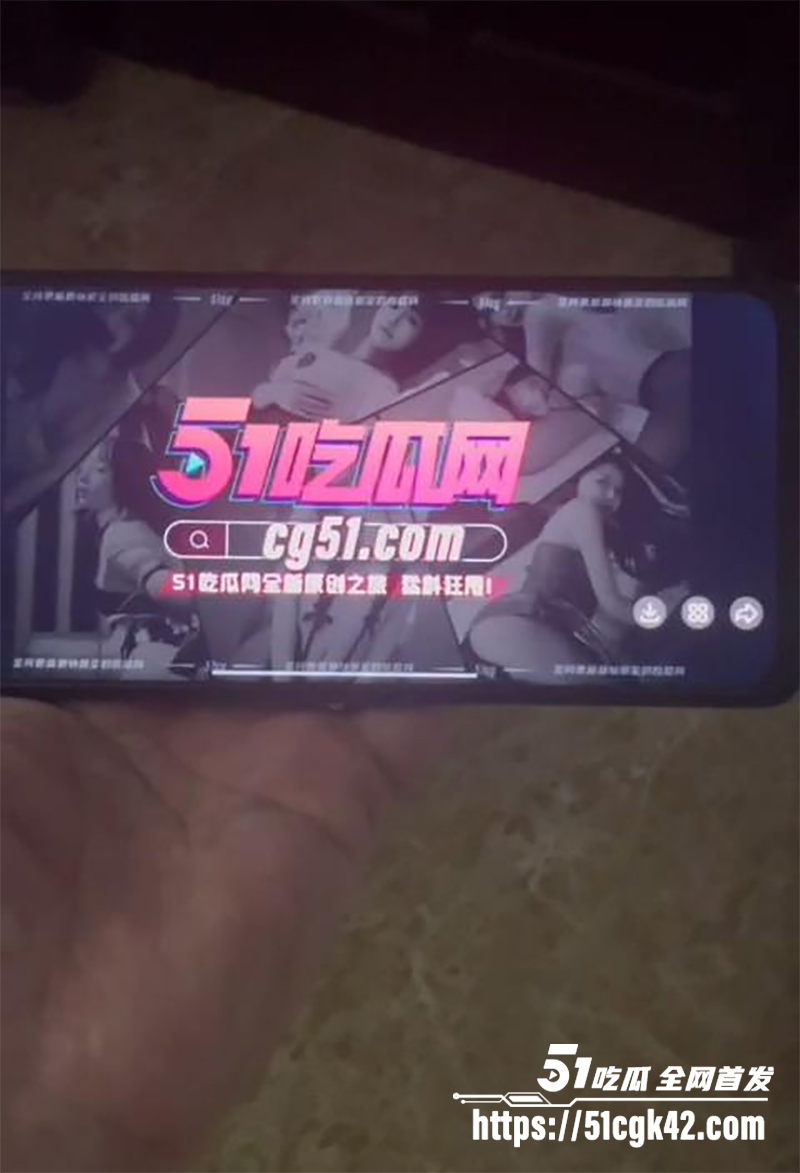 51原创博主 只吃小丸子 乱伦新作 趁姨父不在偷操肥臀小姨 风骚熟女被抠穴挑逗 竟主动舔屌 被外甥猛操！