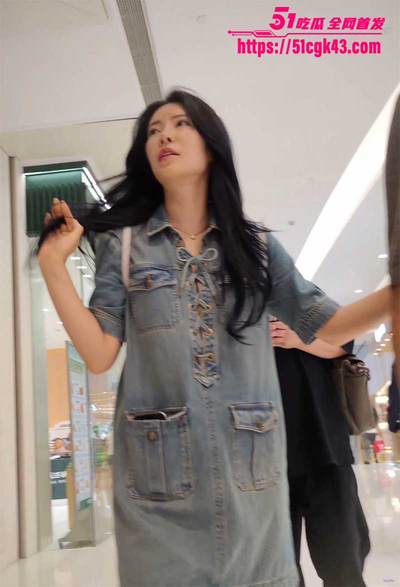 抄底无内整容网红脸美女一线天美鲍 3 拷贝