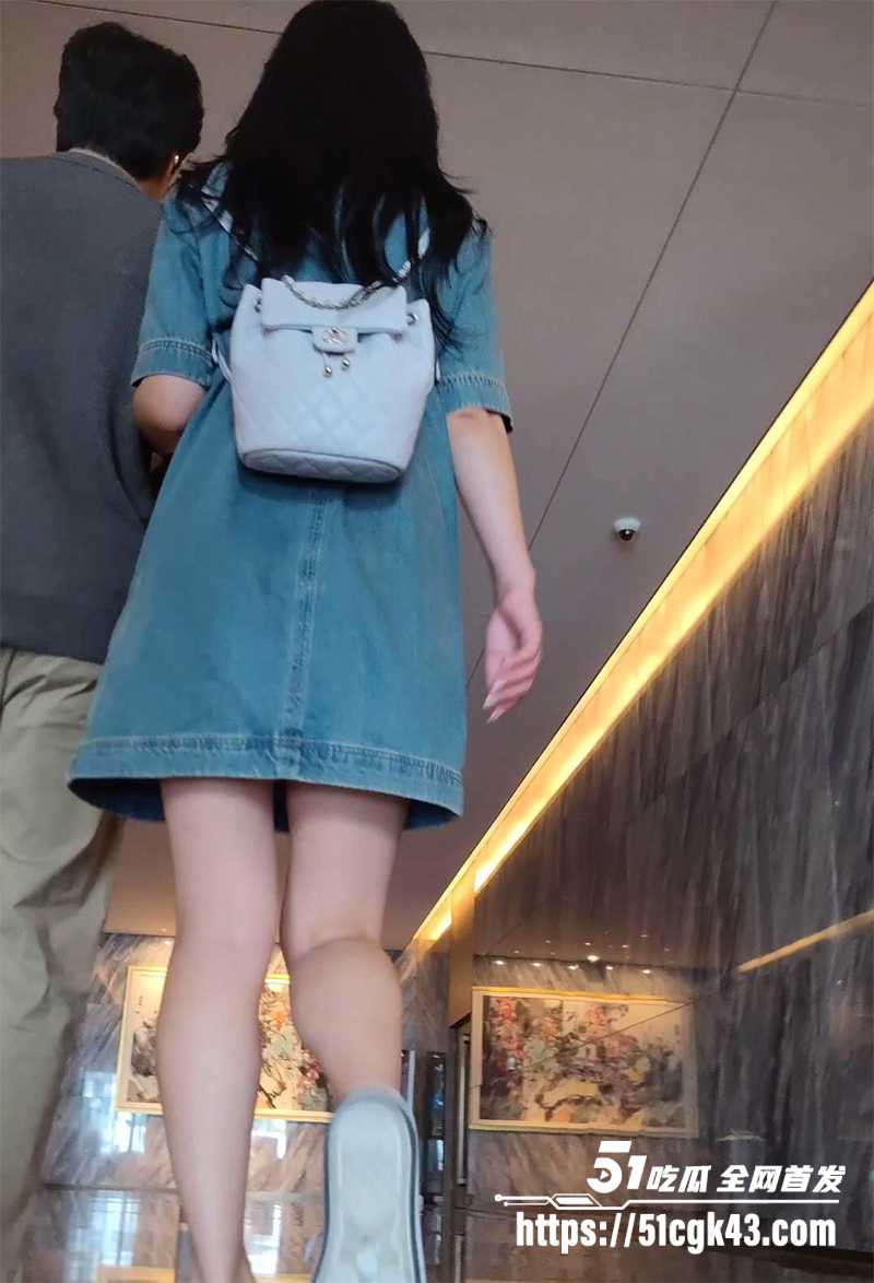抄底无内整容网红脸美女一线天美鲍 8 拷贝