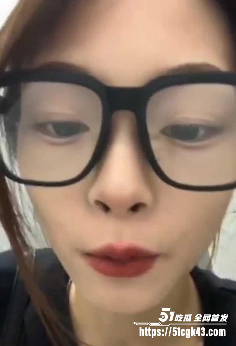 清纯女大学生 朱红 裸贷视频流出 为买手机出卖肉身 露脸全裸玩自慰 揉穴高潮狂喷尿！