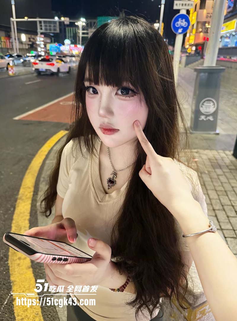 把嘴巴当逼操！江苏盐城小情侣玩转口交 各种姿势 这大哥有b都不操就喜欢小嘴巴 妹子嘴巴都被操麻了