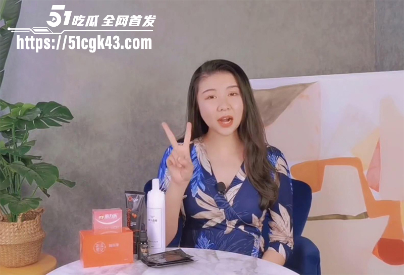 51涨知识 性爱导师 李心予 新版女子性力课视频流出 献身解析接吻多种玩法 种草莓真空吻 学完秒变性爱高手！