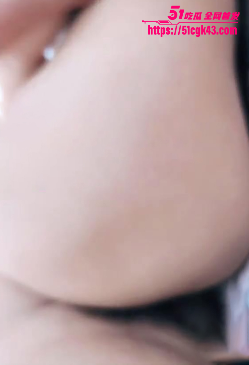 海角社区之母子乱伦视频流出 2 拷贝