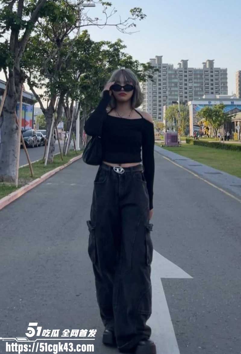国际版抖音短发御姐风网美敝姓关早期自拍不雅视频流出5拷贝