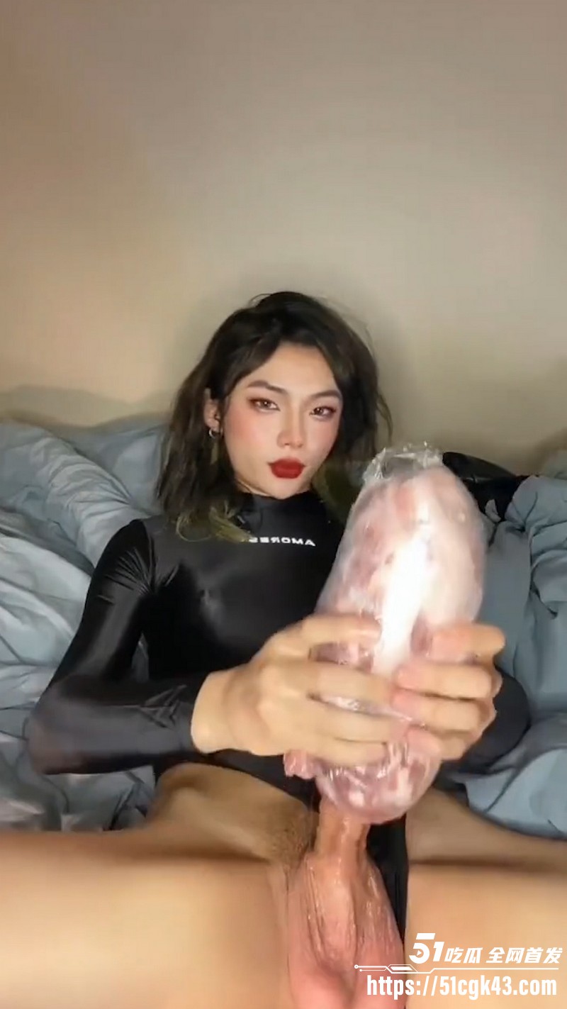 抽象男娘小樱玩猪肉飞机杯 4