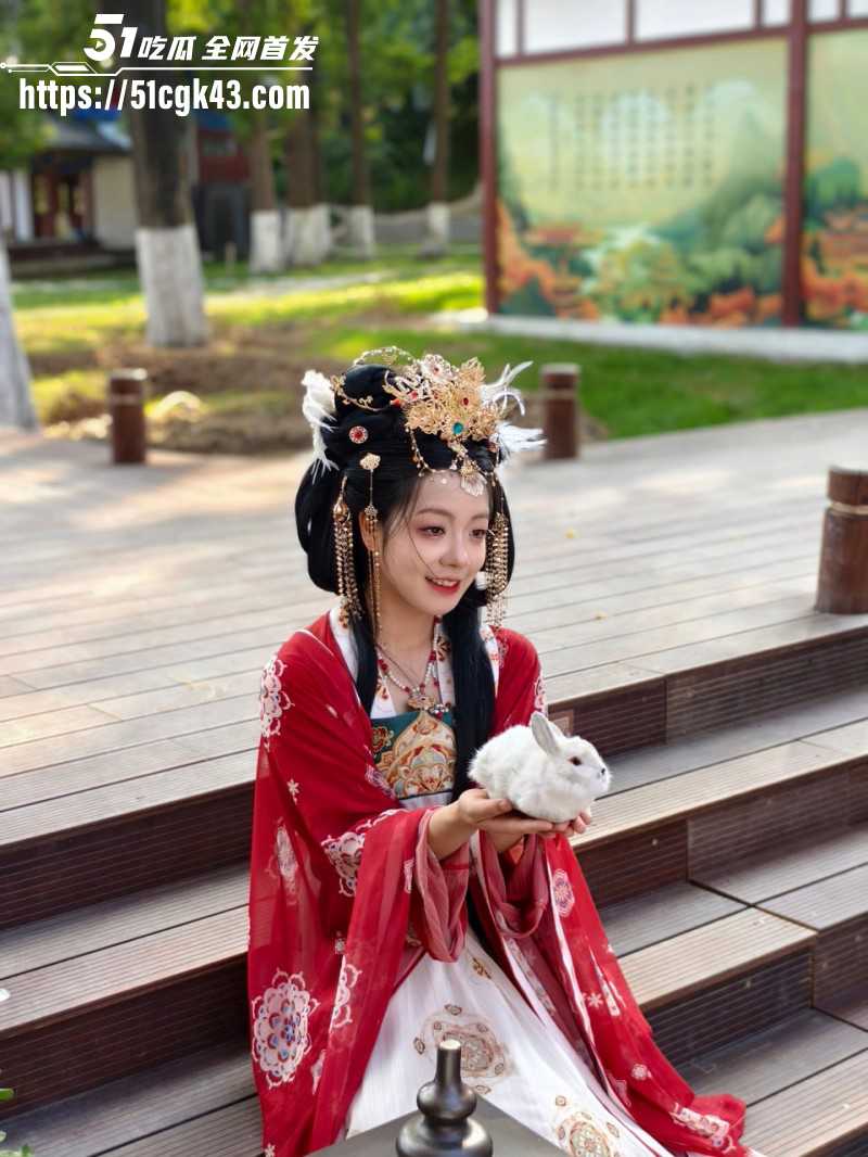 江西宜春美甲师 骆馨琪 被渣男哄骗贩卖性爱视频 疯狂打桩操到两腿发软颤抖！