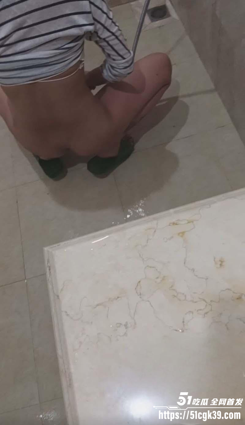 与妹妹的点点滴滴偷看妹妹洗澡被勾引09