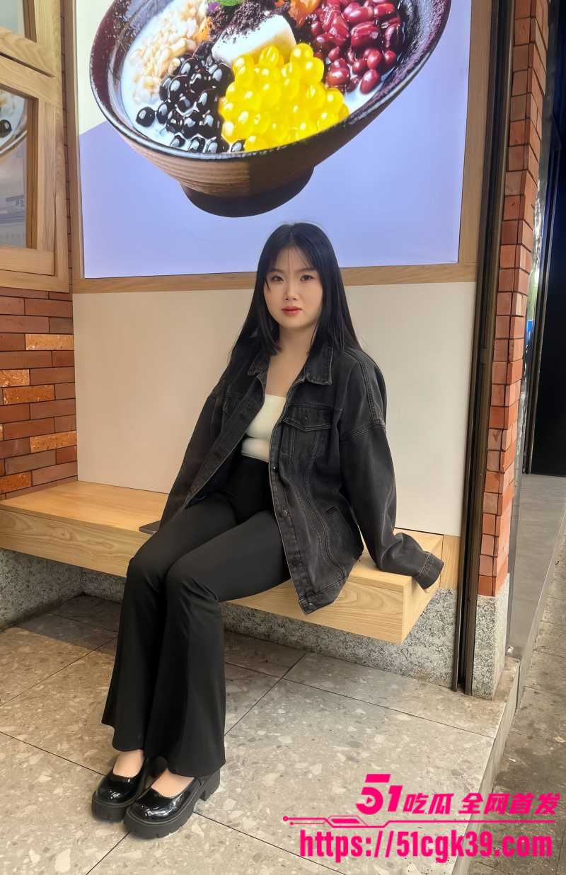 山东饥渴少妇 徐佳怡 趁老公长期出差 饥渴少妇天天在家与情人偷情 不但操他老婆还花他的钱！