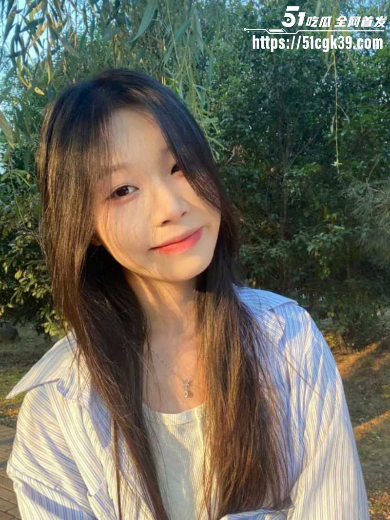 河北廊坊清纯女神 李婷婷 为满足男友绿帽癖 主动曝光私拍 足技娴熟挑逗包茎龟头！