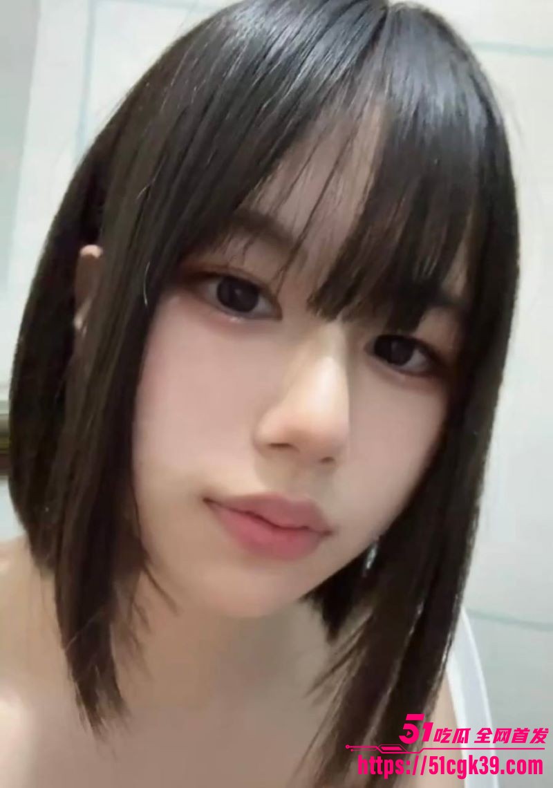 浙江温州情侣裸聊视频流出 短发女友阿黑颜表情丰富 镜头前秀身材自慰喷地板水 呻吟连连！