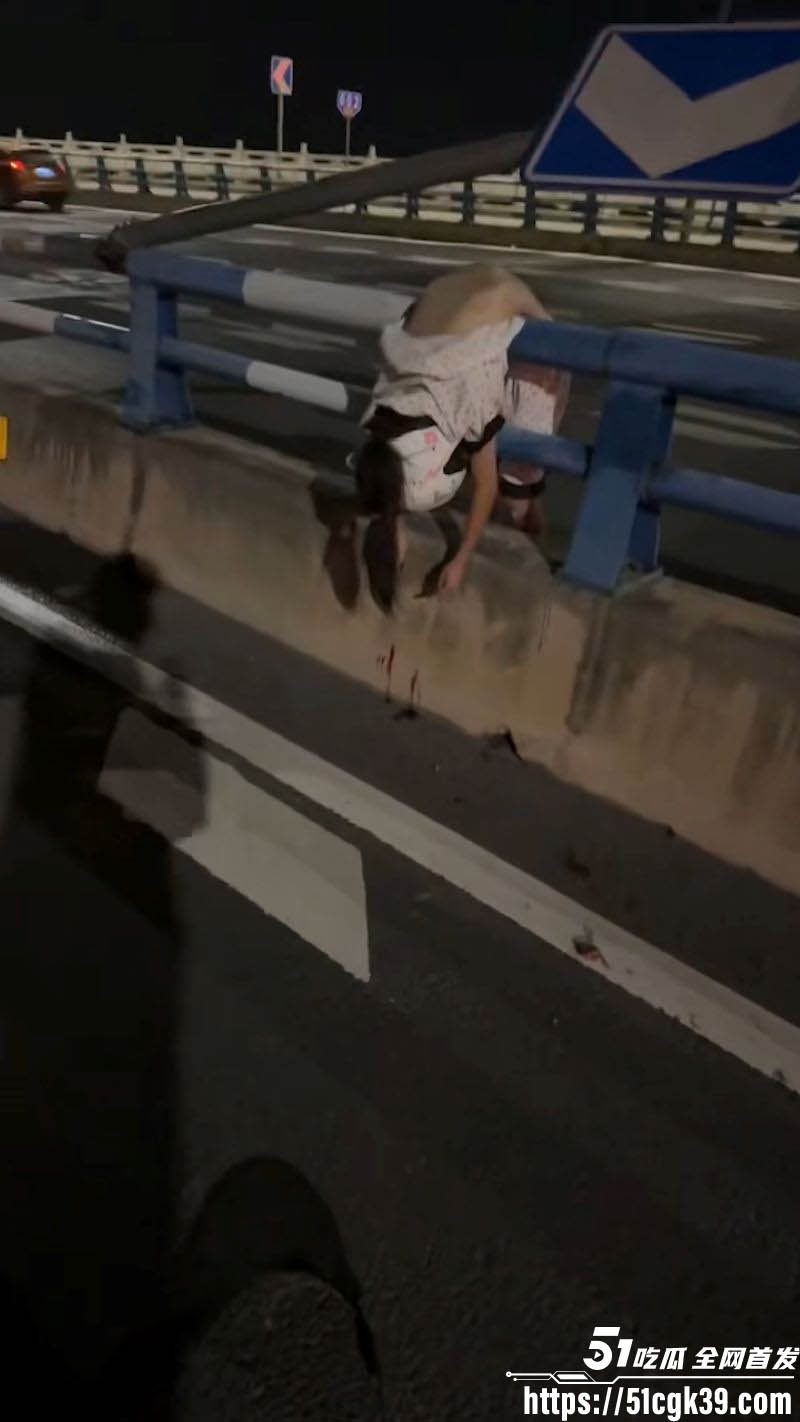 重庆江北摩托惨剧精神小伙超速带妹摔车 3