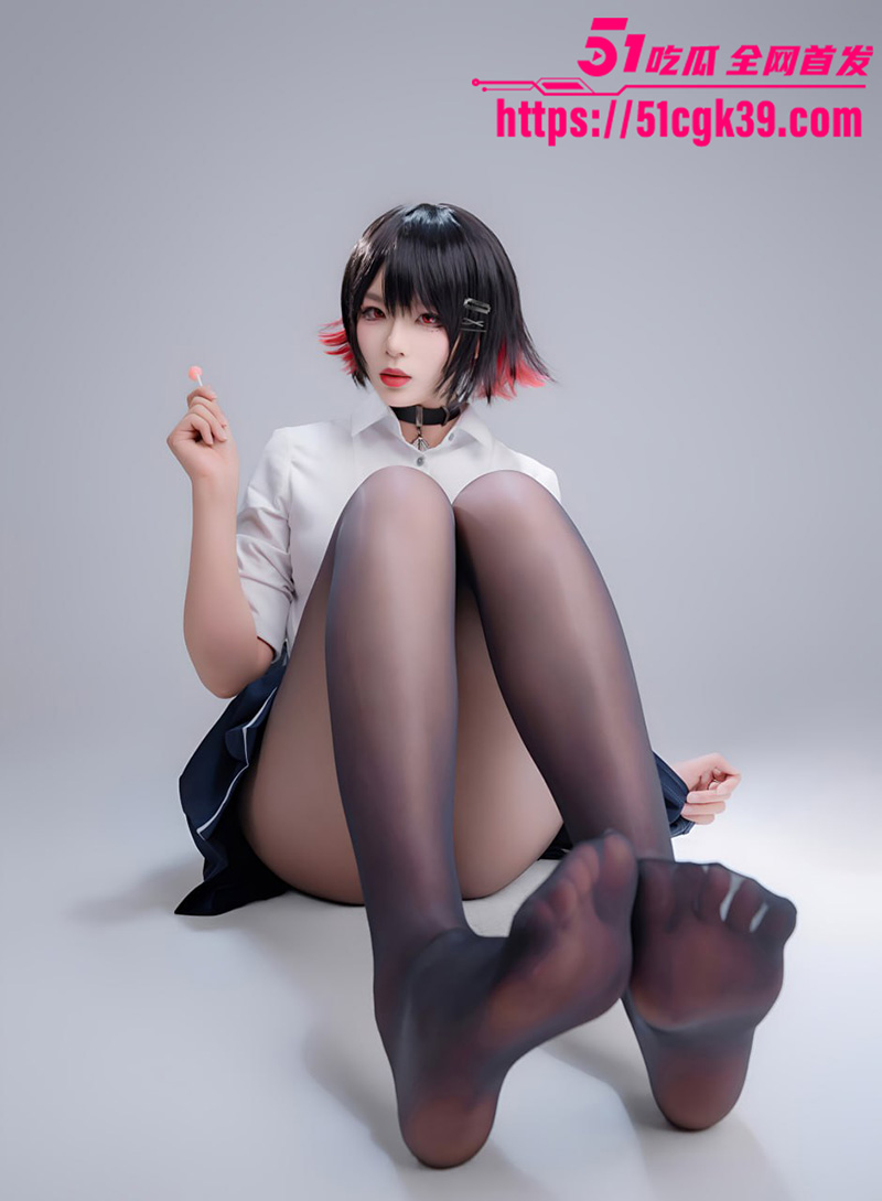 美足模特 轩萧学姐 最新写真 长相清纯完美身材 鲨鱼妹JK黑丝美腿极致诱惑 妥妥的人间尤物！