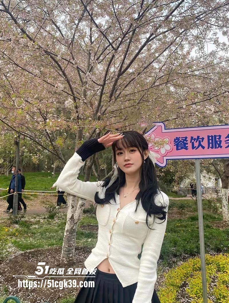 绿帽男曝清纯女大惊天黑料 每日口爆颜射吞精 笑容勾魂 浓浓的精液挂壁在脸上性感死了