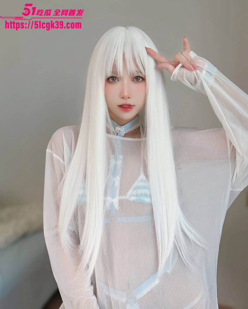 推特极品福利姬布丁大法 新作【白发女友】福利写真流出 翘臀玉足极具诱惑 丁字裤勒逼极致淫骚！