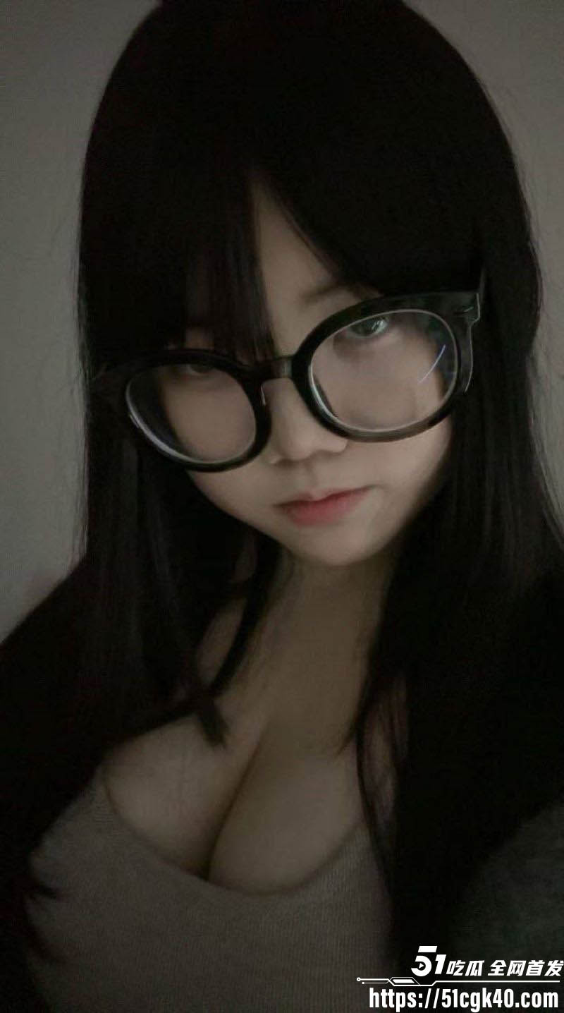 青岛大二巨乳学生妹 王羽焦 私拍流出 骚货道具自慰喷水 出租车露出路人惊呆！
