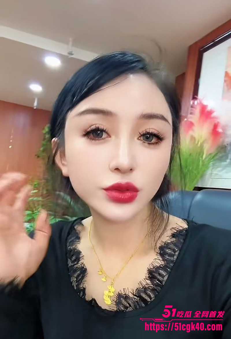 甘肃美女网红 马宝贝 49秒矿泉水视频流出 裸聊拿康师傅水瓶插穴自慰被全网疯传！