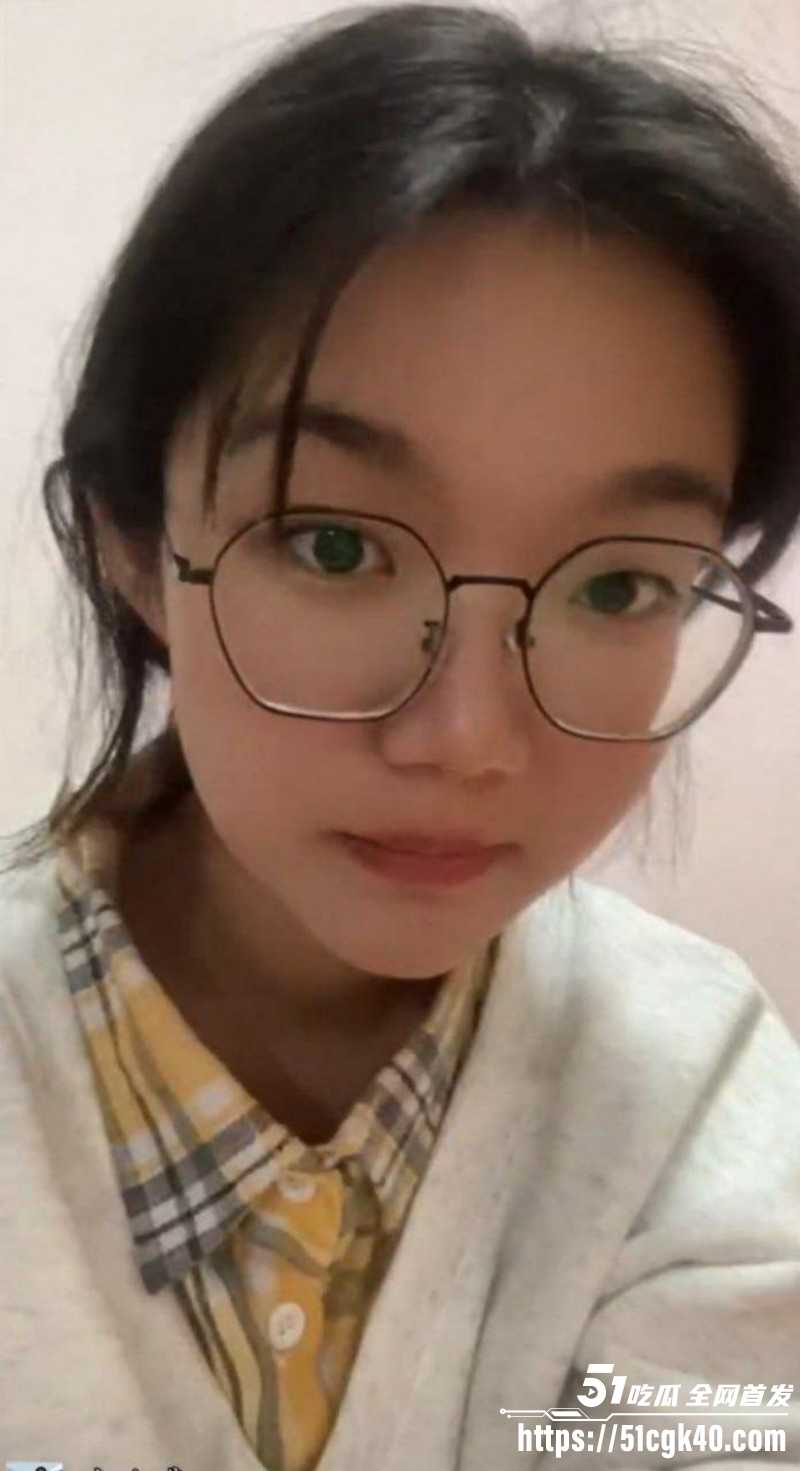 陕西榆林大一眼镜妹林子苒不雅视频03