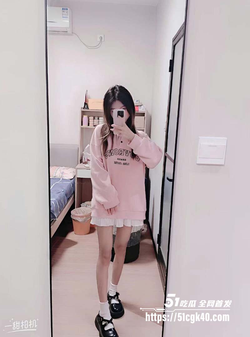 安徽芜湖00后小妹 赵子怡 穿着情趣内衣被男友牵着链子操 直接被男友玩成SM女王