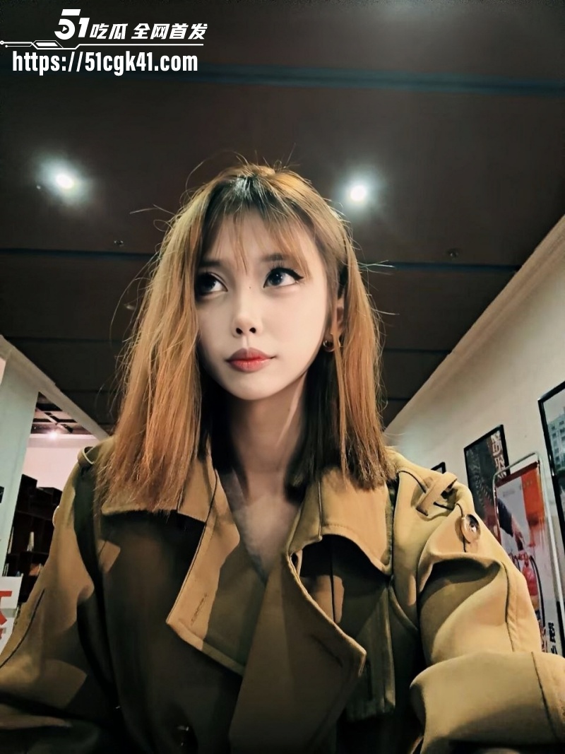 广东服装店老板娘 谢梅 给炮友拍摄自慰视频 饥渴少妇洗澡时使劲揉胸缓解性欲！
