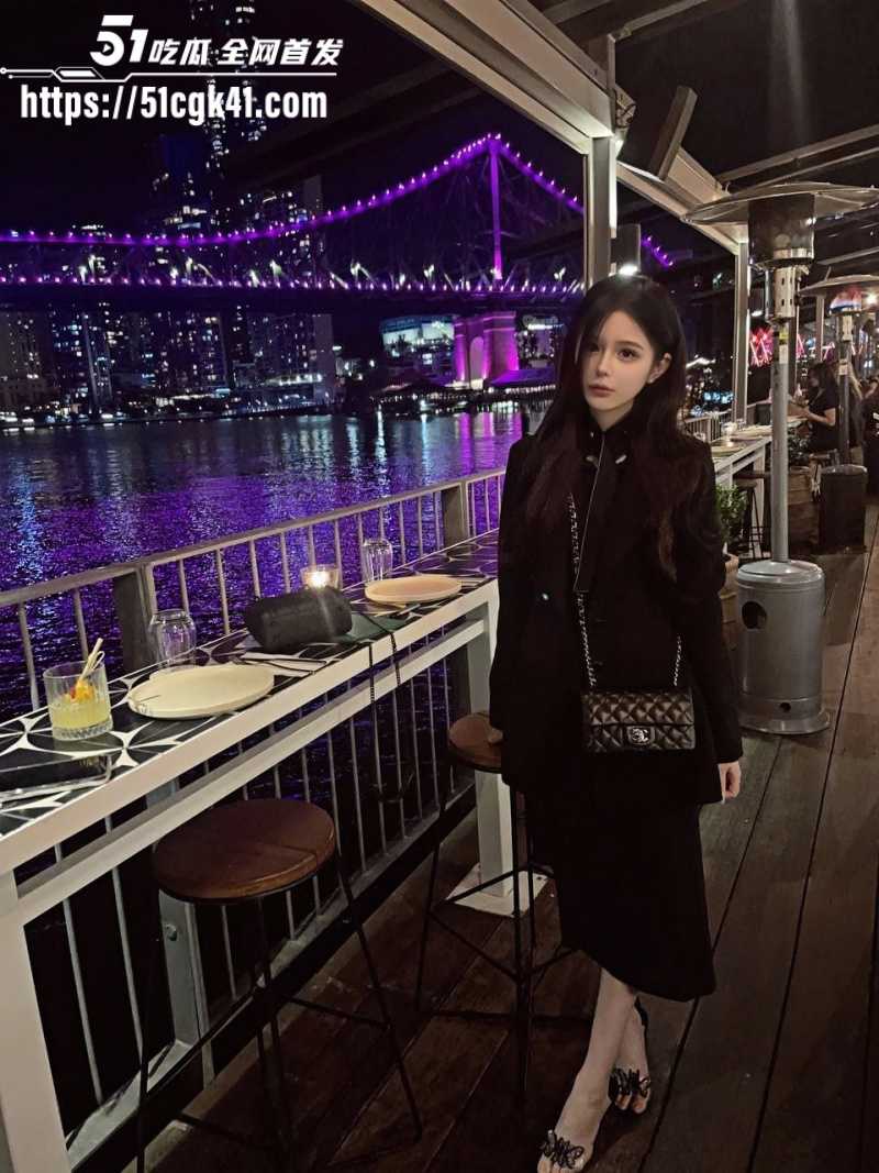天津高颜值极品混血外围 被金主包夜玩弄 完美身材曲线毕露 无套抽插白虎嫩穴 让人欲罢不能！
