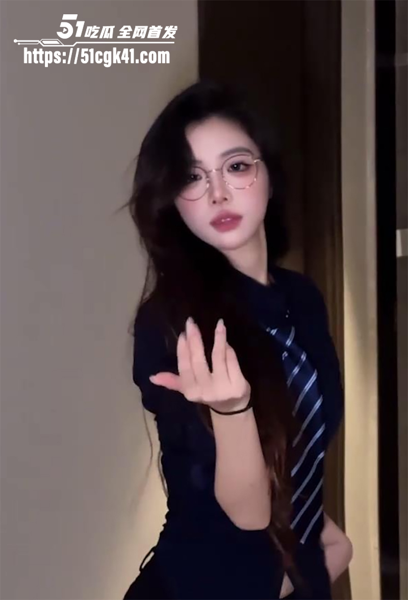 混剪大神池鱼抖音风PMV眼镜美娇娘新作流出4拷贝
