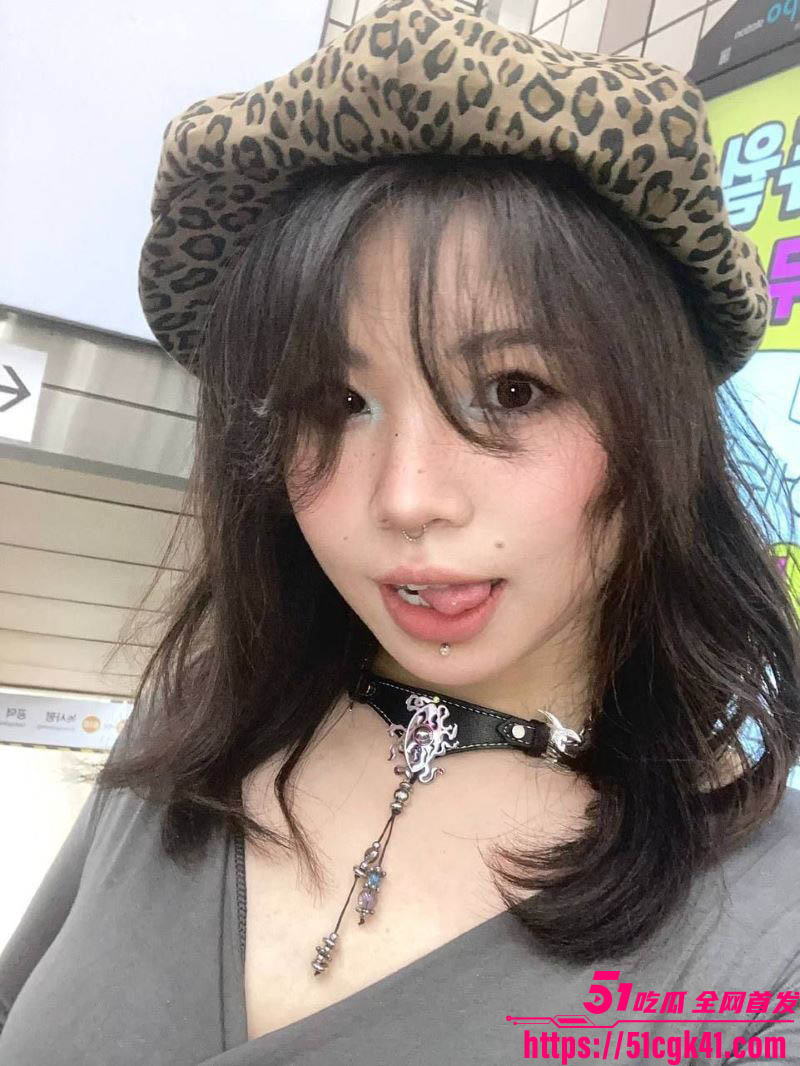 河南新乡小学教师 刘伟 调教视频流出 私下完美暴露淫荡本性 跪地舔脚打桩猛操 淫水四溅！