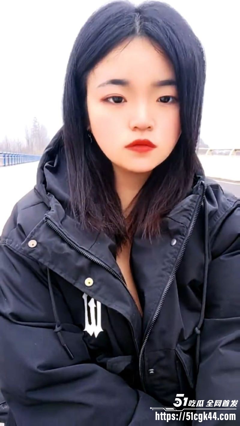 微胖小母狗 茜茜 户外露出直播 吊钟大奶当路人面揉搓喷汁 清纯脸蛋变贱婊 立交桥上浪叫求操！