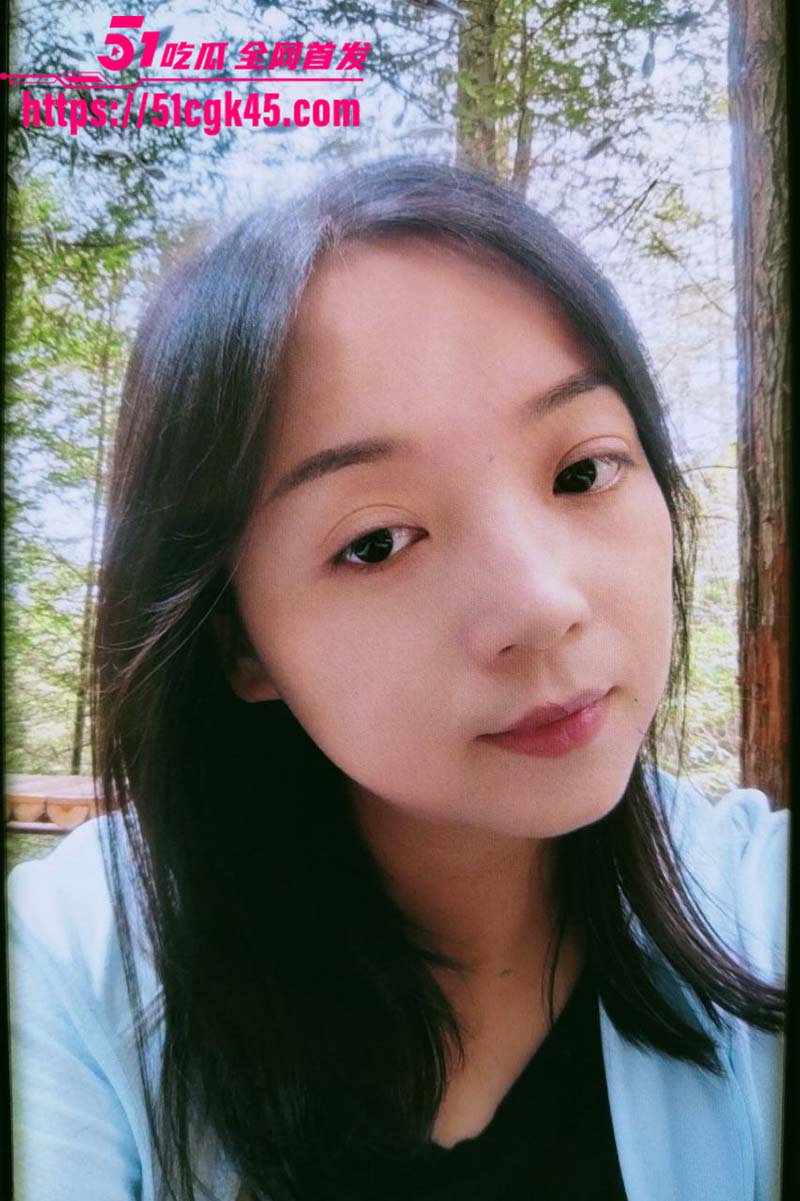 重庆夫妻网约猛男3p 骚妻69后入口交技术精湛 互拍私密照只要钱到位可任意玩弄！