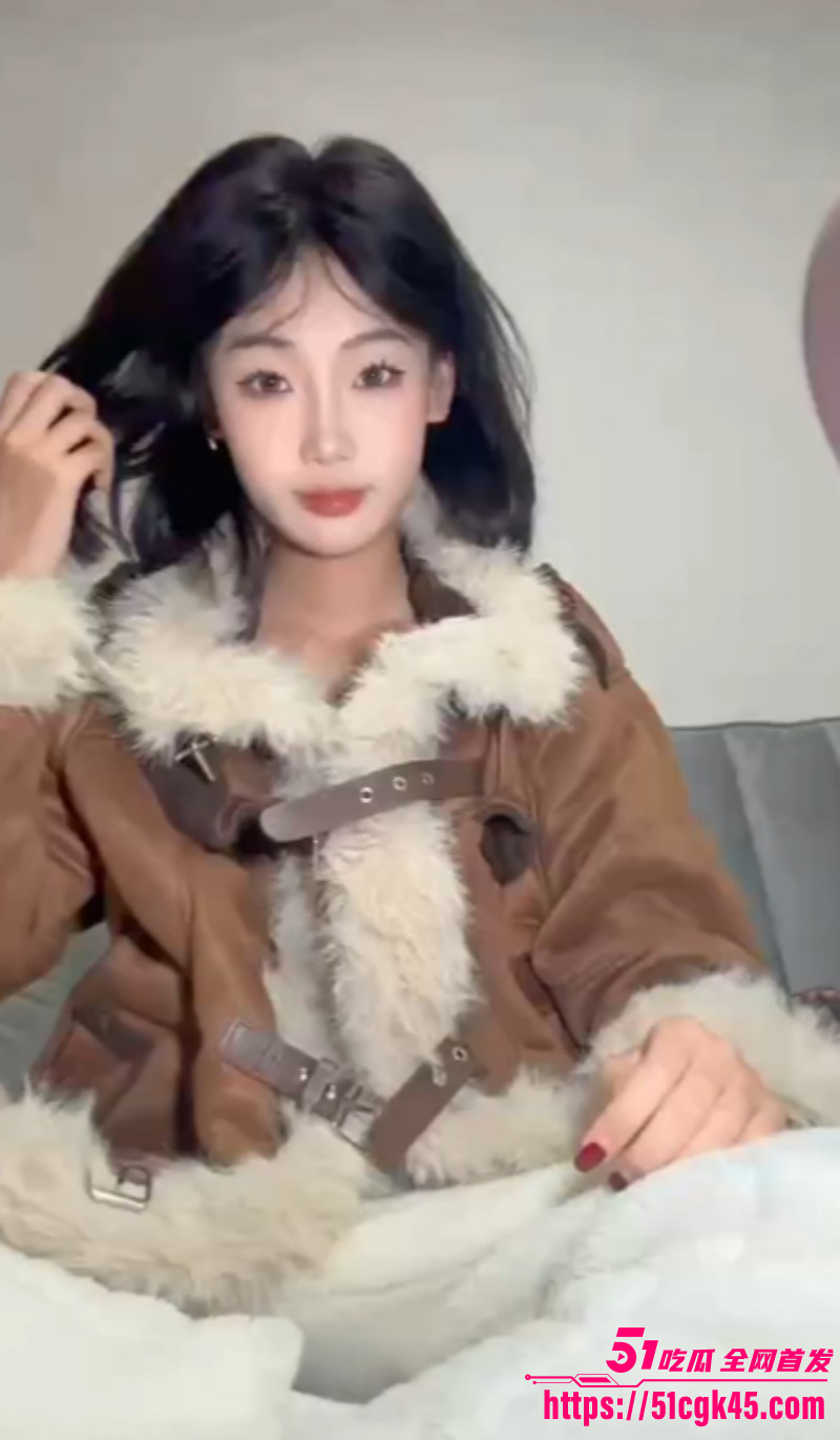 清纯学生妹被金主包养网调自慰02
