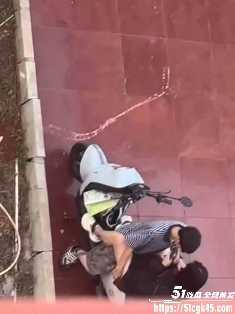 海南科技职业大学小情侣电车调情 2