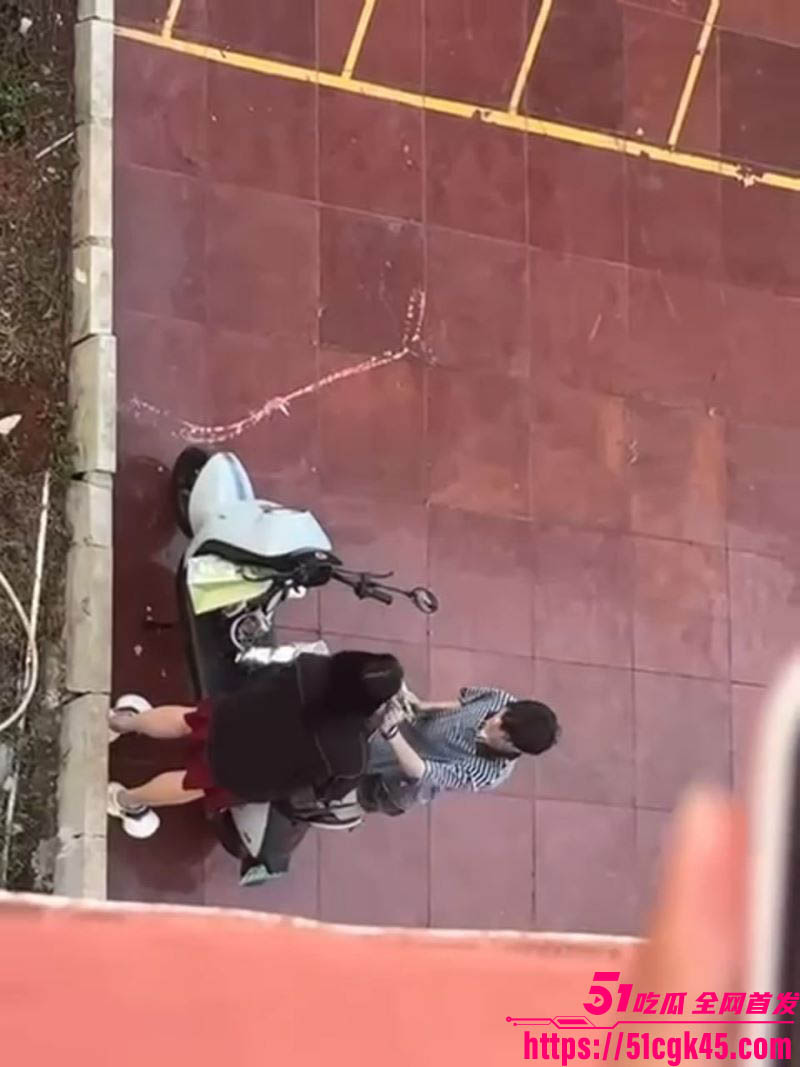 海南科技职业大学小情侣电车调情 4